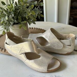 Nwob Waldlaufer Bailey Sandal Metallic Gold 6.5 or 8.5 US